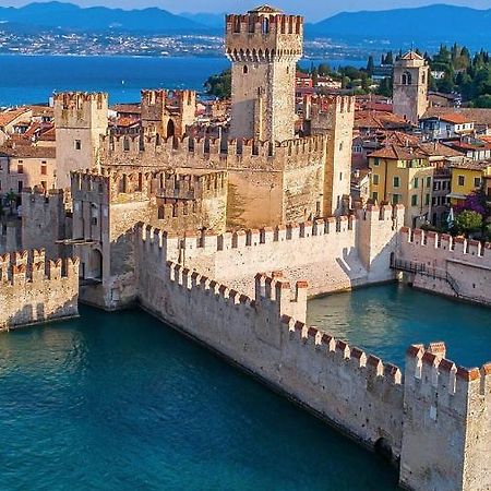 Paganini Suites And Apartments Sirmione Eksteriør billede