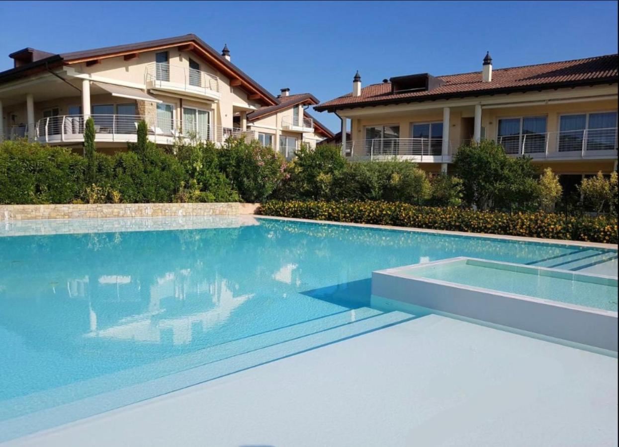 Paganini Suites And Apartments Sirmione Eksteriør billede