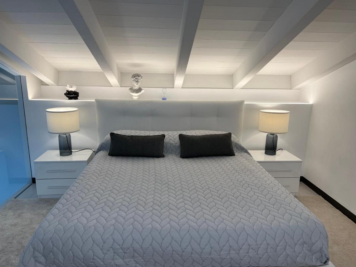 Paganini Suites And Apartments Sirmione Eksteriør billede