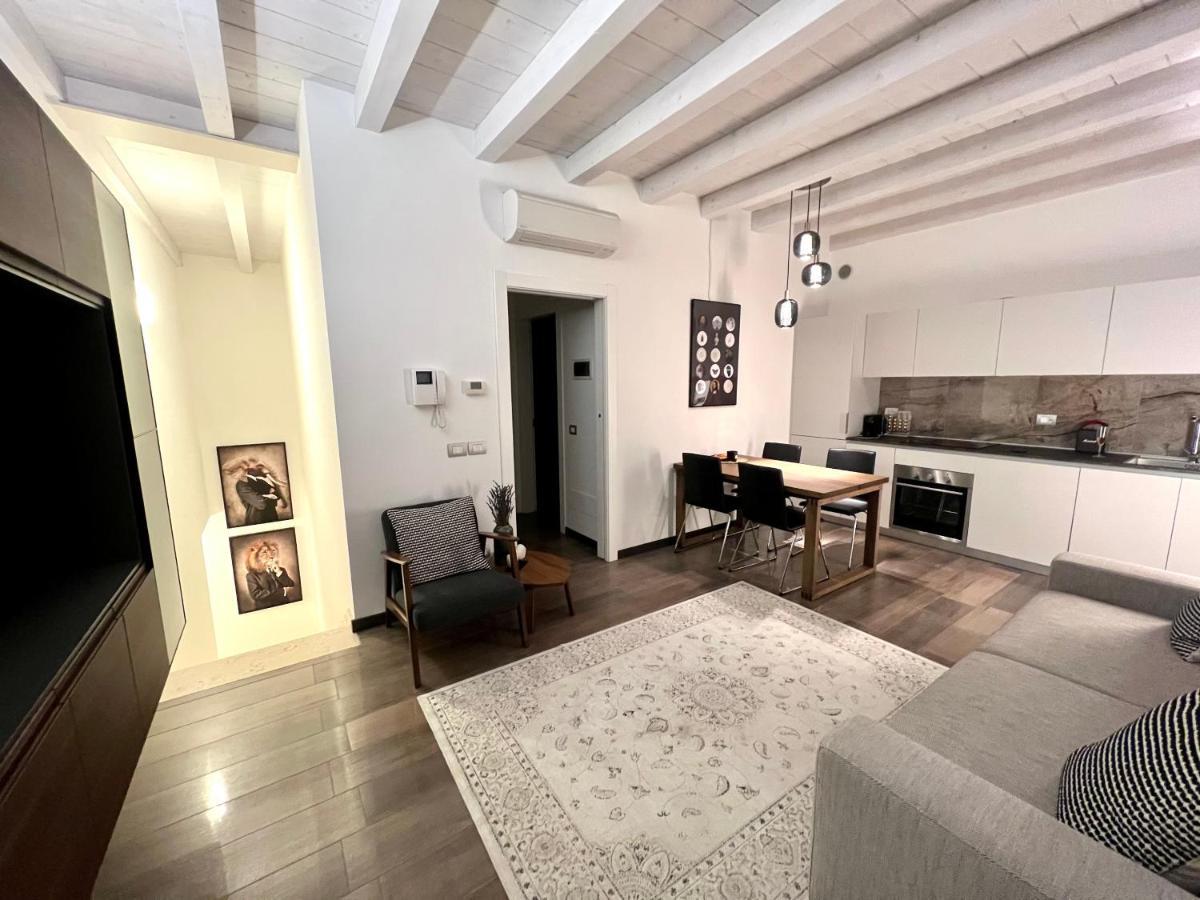 Paganini Suites And Apartments Sirmione Eksteriør billede