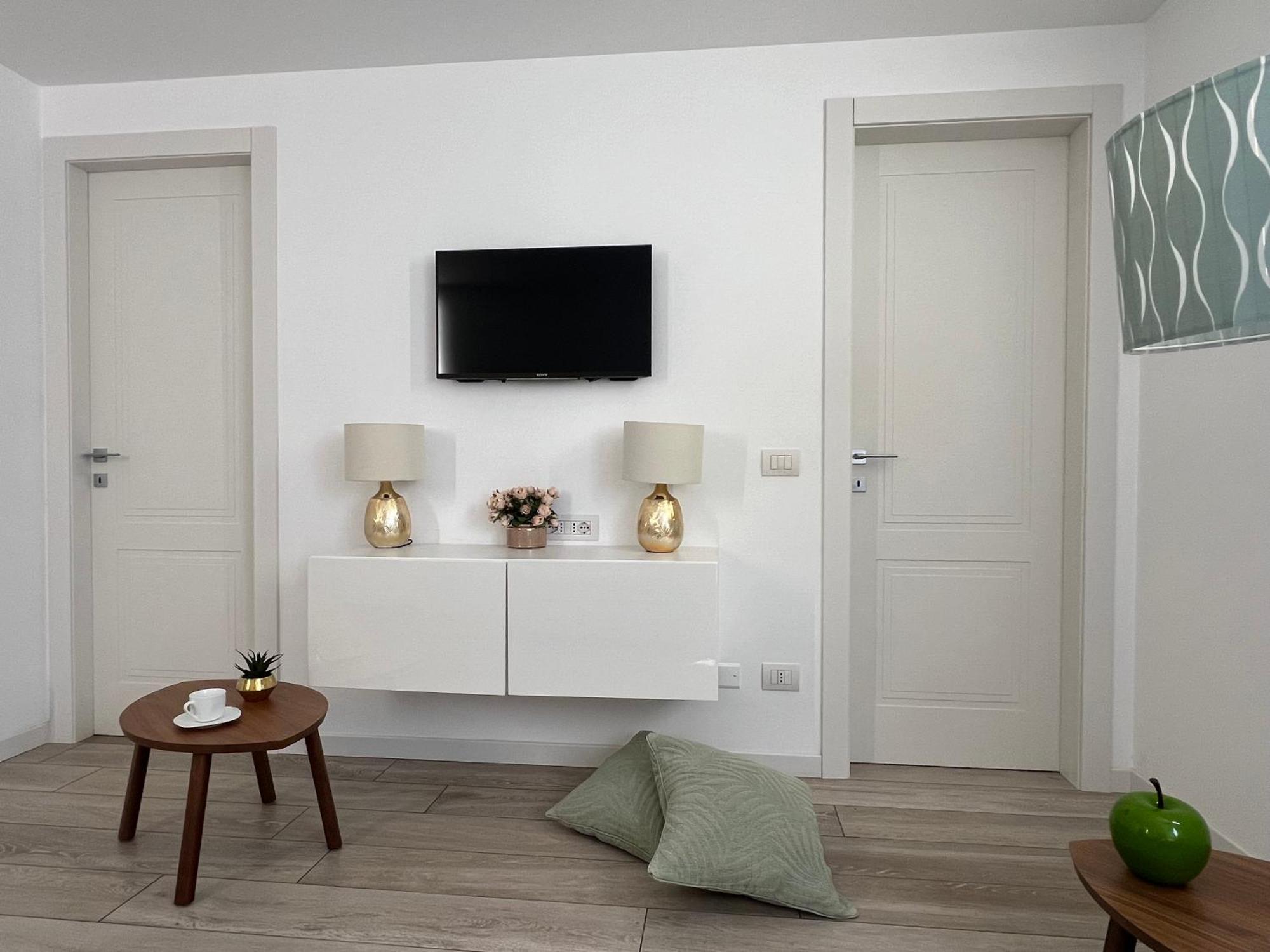 Paganini Suites And Apartments Sirmione Eksteriør billede