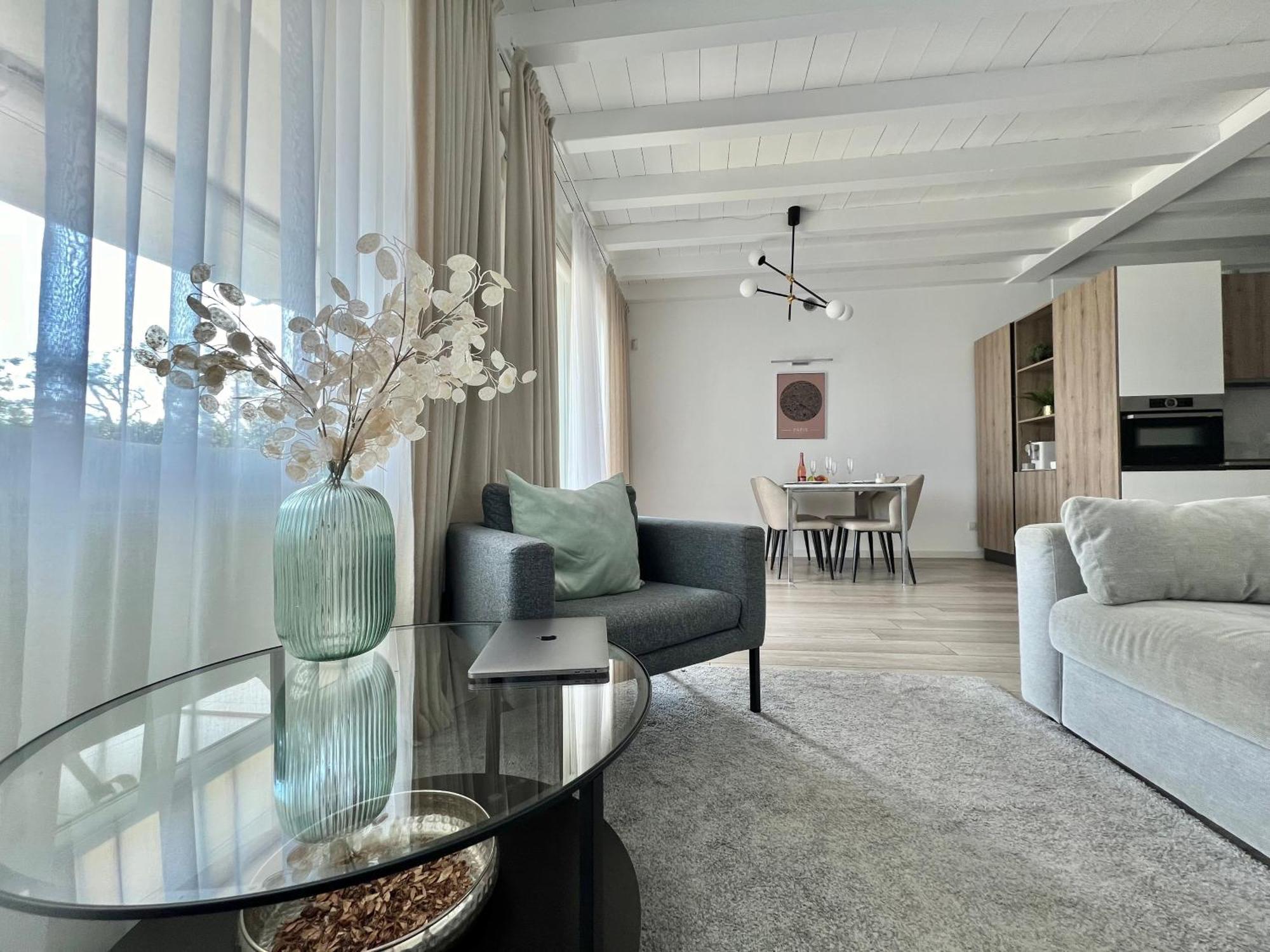 Paganini Suites And Apartments Sirmione Eksteriør billede