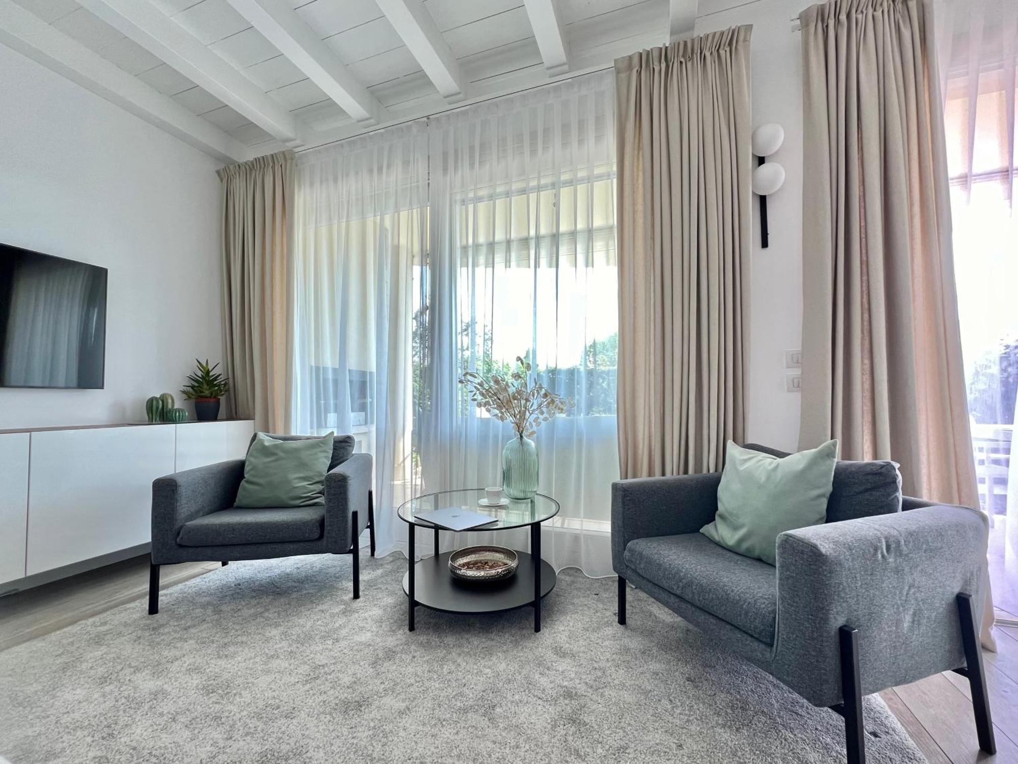 Paganini Suites And Apartments Sirmione Eksteriør billede